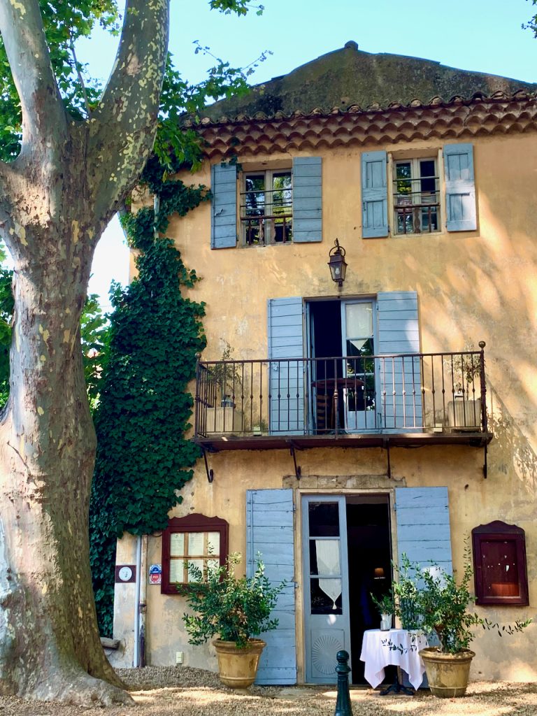 La-Petite-Masion-de-Cucuron-Luberon-Provence-France-768x1024 la petite maison